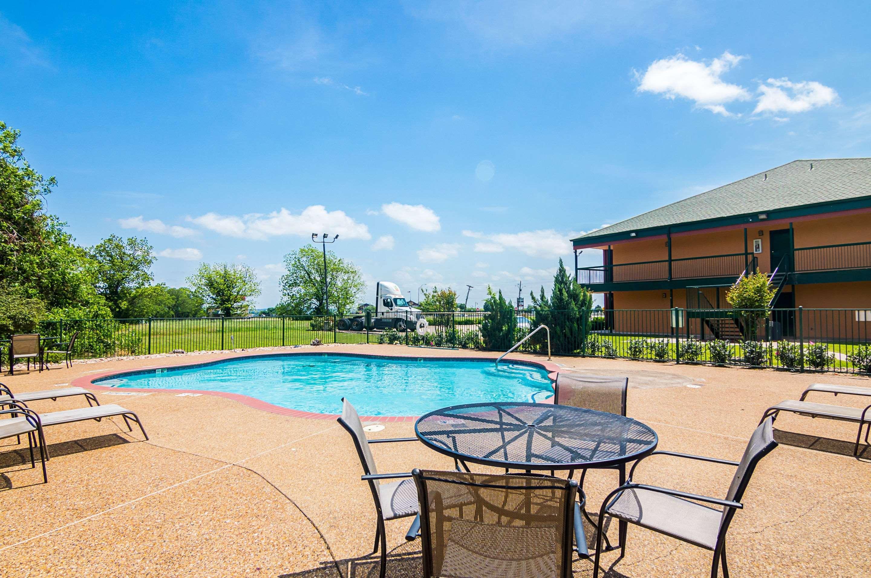 Quality Inn & Suites Garland - East Dallas Exterior foto
